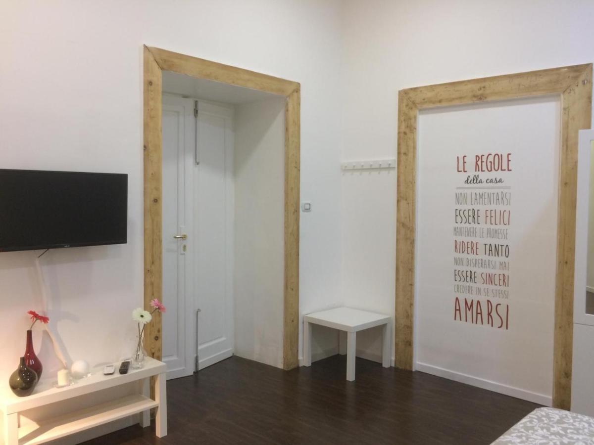 Apartamento Piazza Carita' Centro Storico Nápoles Habitación foto