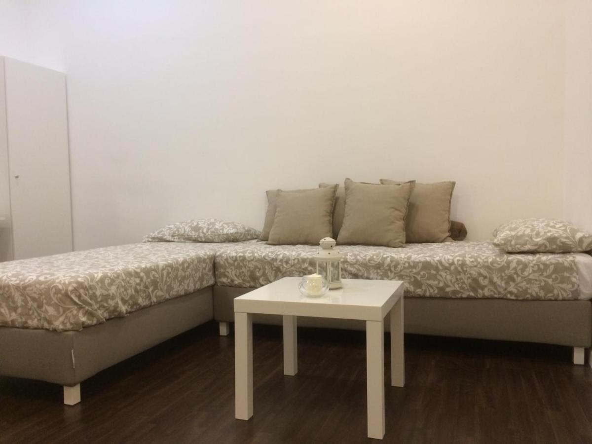 Apartamento Piazza Carita' Centro Storico Nápoles Exterior foto