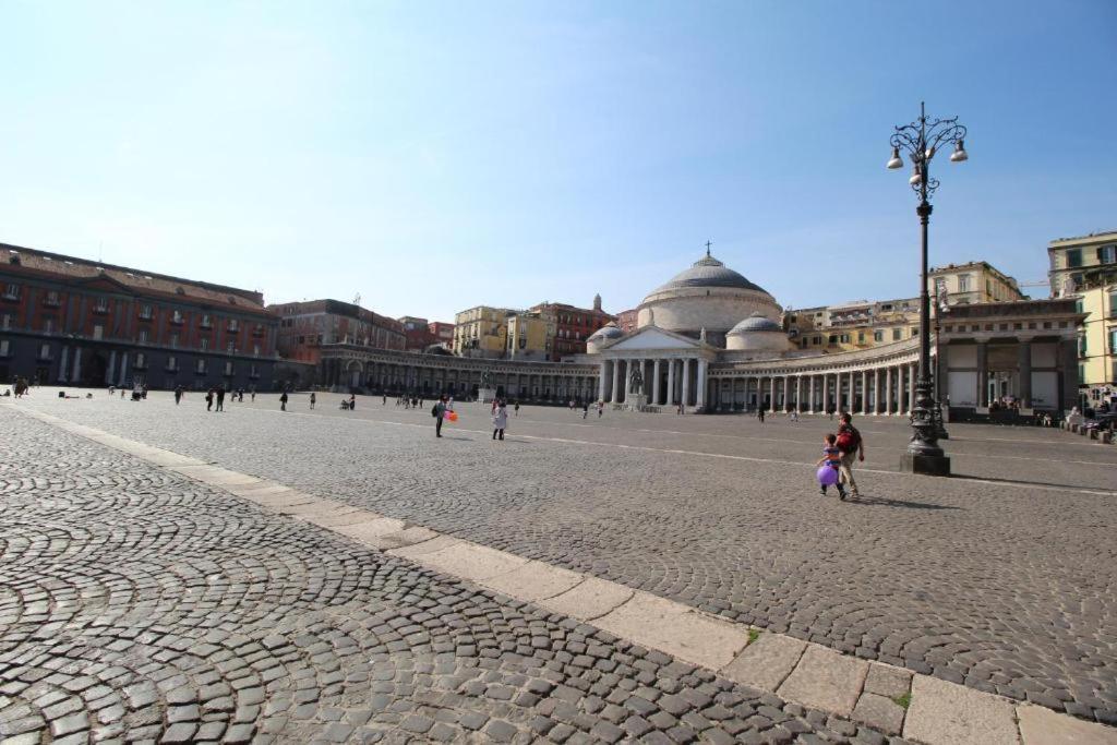 Apartamento Piazza Carita' Centro Storico Nápoles Exterior foto