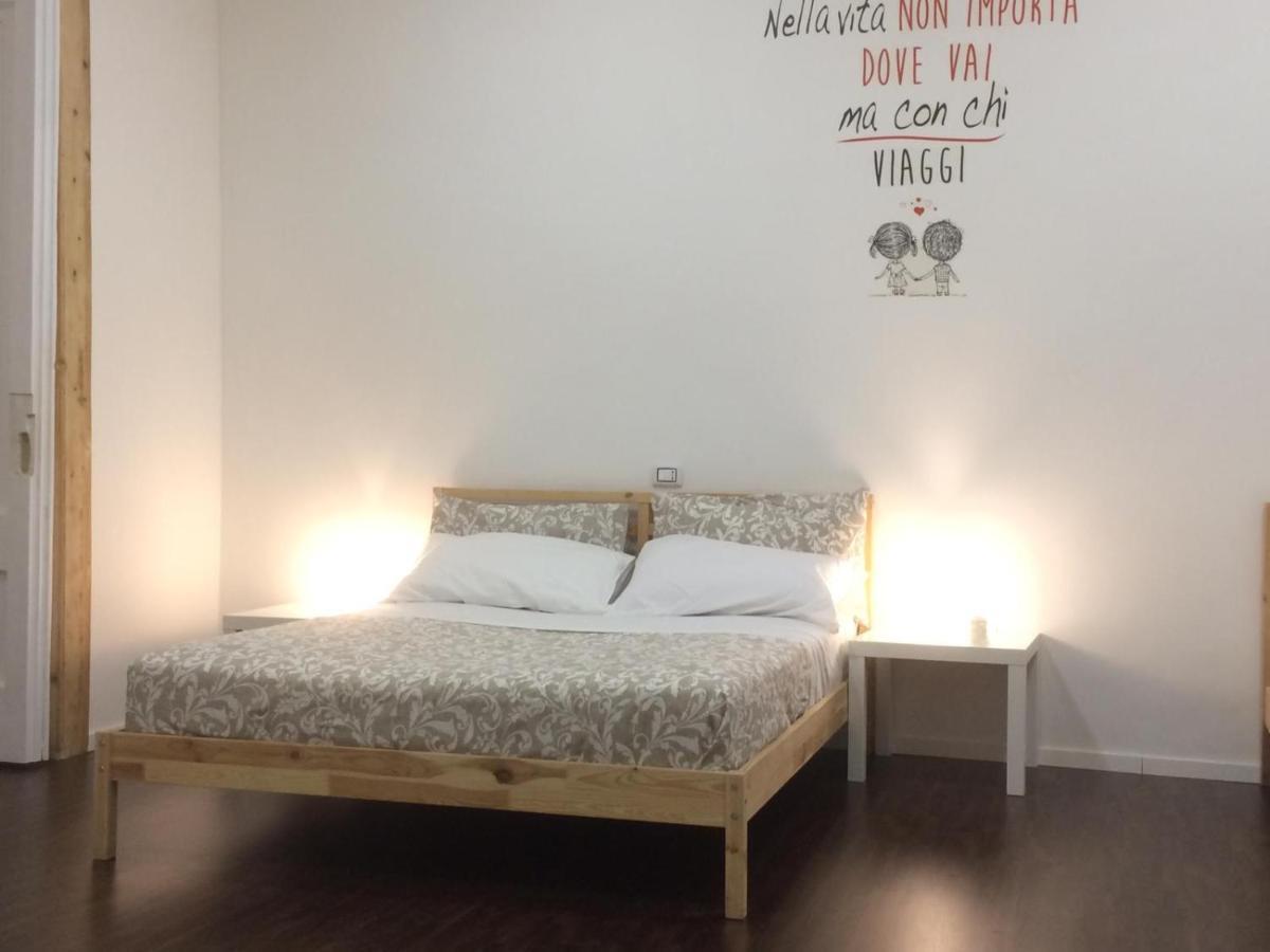 Apartamento Piazza Carita' Centro Storico Nápoles Exterior foto