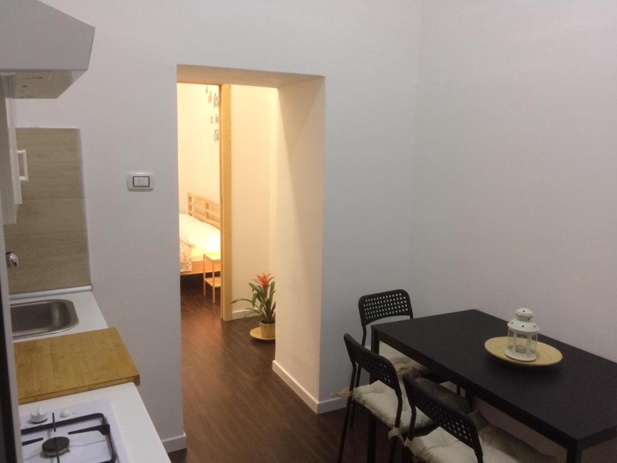 Apartamento Piazza Carita' Centro Storico Nápoles Exterior foto