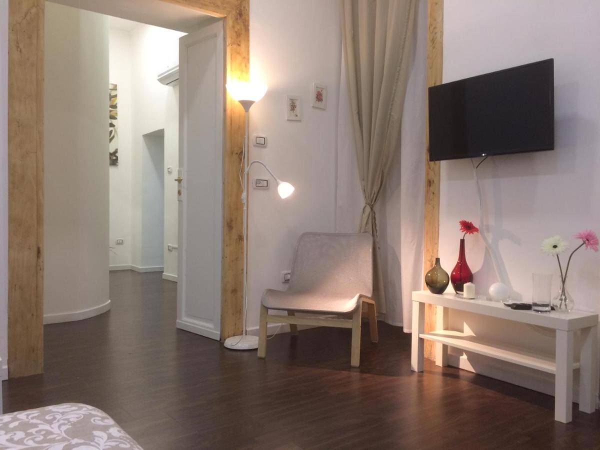 Apartamento Piazza Carita' Centro Storico Nápoles Exterior foto