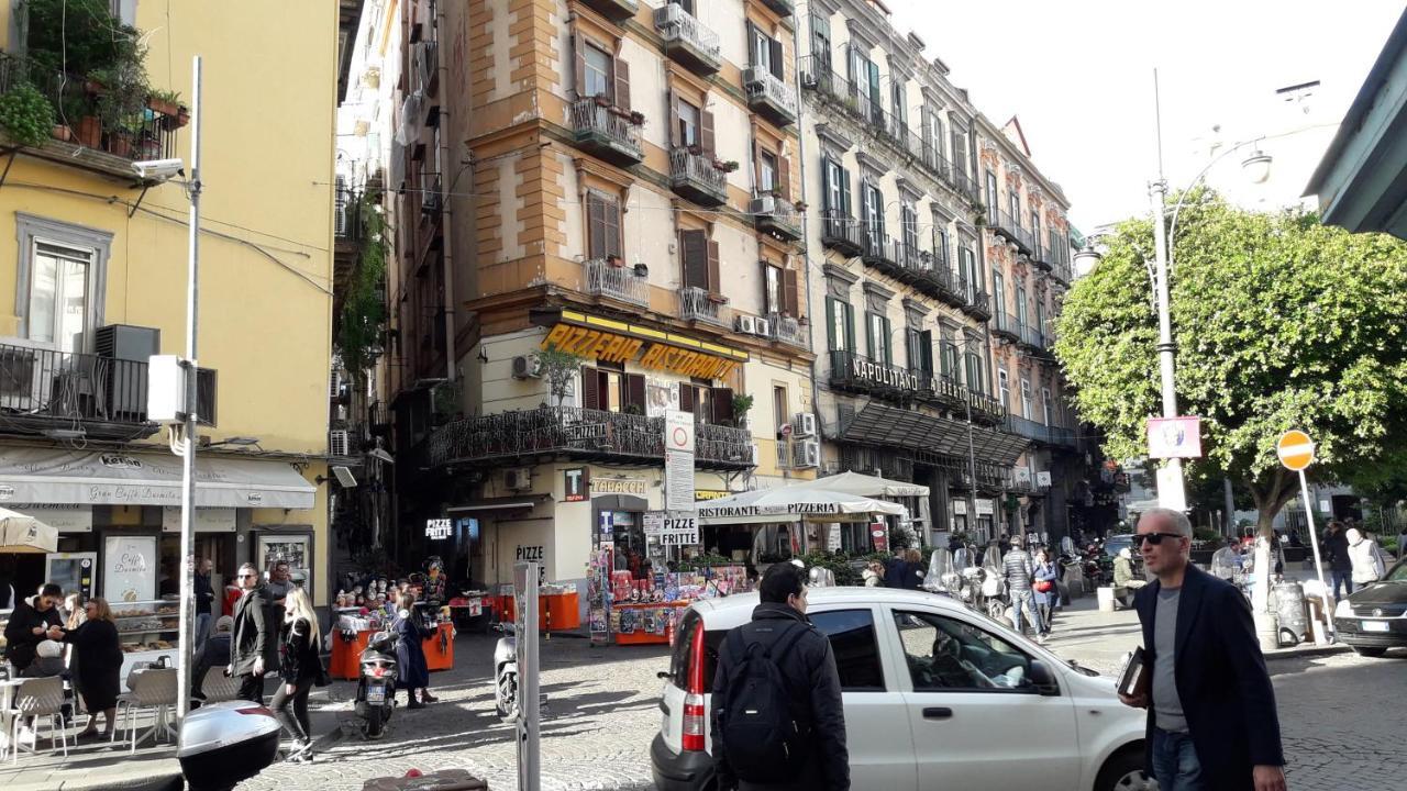Apartamento Piazza Carita' Centro Storico Nápoles Exterior foto
