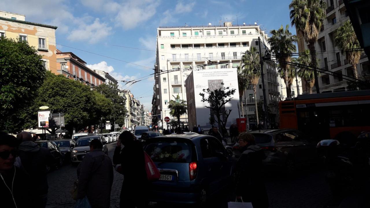 Apartamento Piazza Carita' Centro Storico Nápoles Exterior foto
