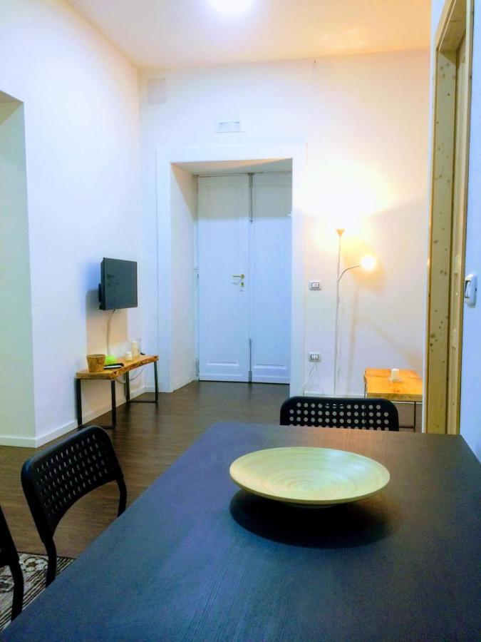 Apartamento Piazza Carita' Centro Storico Nápoles Exterior foto
